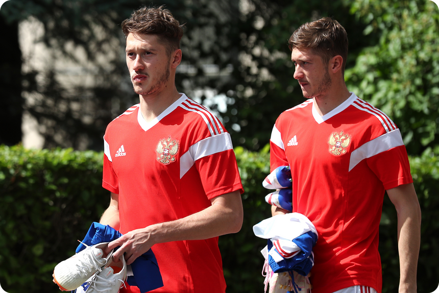 Игроки сборной России по футболу Антон Миранчук и Алексей Миранчук, 2019 год